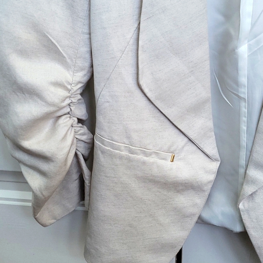 Blazer - Picture 2 of 4